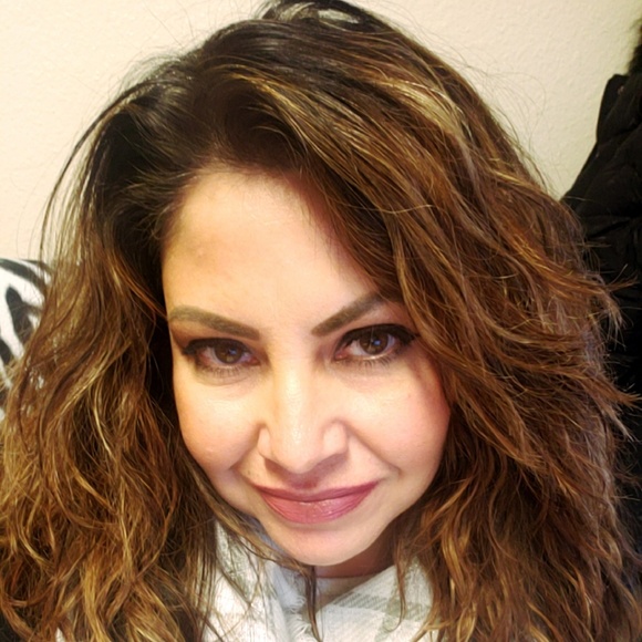 Meet your Posher, Gabrielle - Picture 2 of 2